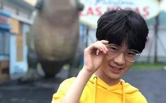 张亮儿子吃瓜视频播放,萌娃美食新风尚