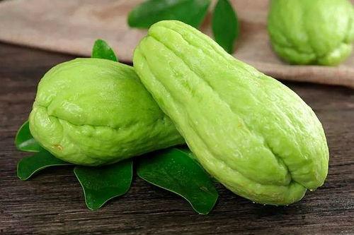 老奶奶吃佛手瓜视频,美味佳肴引众人围观